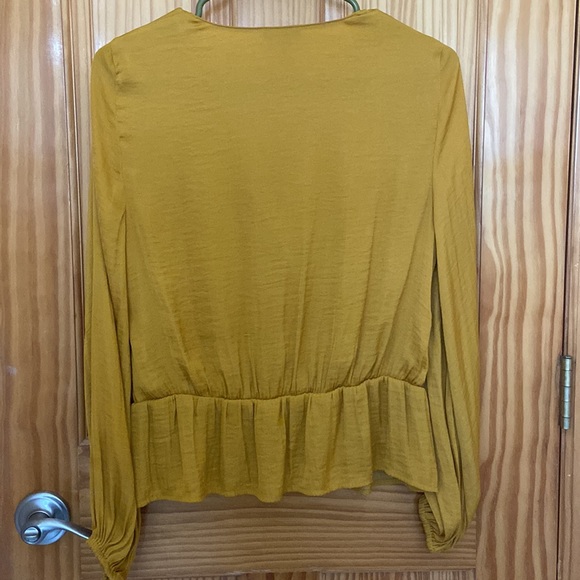 Vince Camuto Mustard Yellow Blouse (in Size SP) - Picture 3 of 4